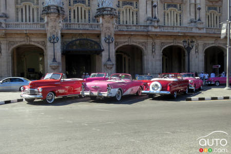 You’re sure to find an eye-catching congregation of convertibles at Havana’s Parque Central, close by the Capital building!